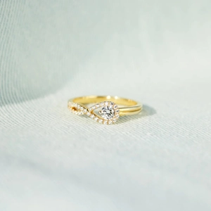 Bague élégante noeud infini en argent s925 plaqué or avec pierres en oxyde de zirconium
