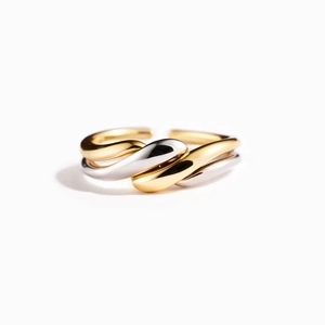 Bague torsadée minimaliste en argent s925 avec élégant design bicolore or et argent