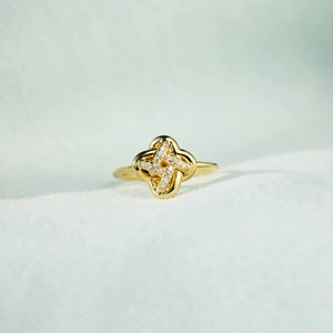 Élégante Bague Trèfle à Quatre Feuilles en Argent Sterling 925 pour Femme Bague Nœud Évidé Plaquée Or Avec Strass Scintillants Bijoux de Mode