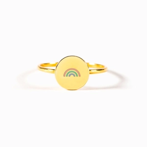 Bague en argent S925 doré avec un arc-en-ciel en émail coloré sur plaque ronde