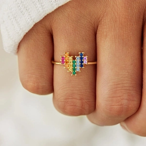 S925 sterling silver gold ring with rainbow zircon heart on model's finger