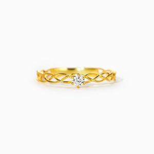 Bague en argent s925 avec maille torsadée dorée et un oxyde de zirconium brillant