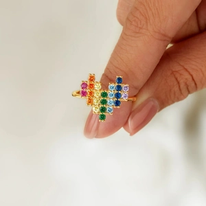 Minimalist S925 sterling silver gold ring with rainbow zircon heart shaped gemstone