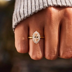 Elegant s925 gold ring with marquise-cut champagne zircon and sparkling halo design