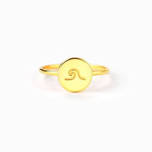 Anello chevalier minimalista in argento S925 placcato oro con motivo a onde