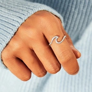 Elegant S925 sterling silver ocean wave ring with pavé cubic zirconia for women