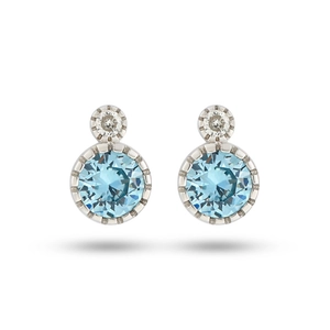 Détail de boucles d'oreilles en argent s925 avec zircon bleu clair et petit cristal