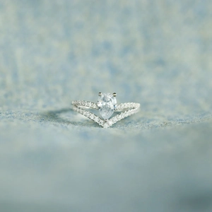 Elegant 925 Sterling Silver Pear Cut Rhinestone V-Shape Wishbone Ring For Women Minimalist Fashion Jewelry Finger Ring