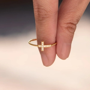 Bague croix élégante en argent S925 plaqué or avec zircons et anneau à texture perlée
