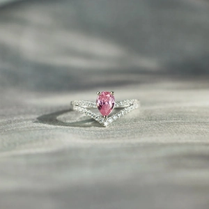 S925 sterling silver V-shaped ring with pear-cut pink gemstone and zircon accents