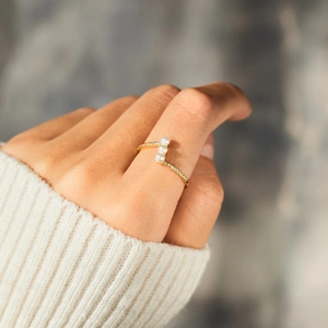 Elegant s925 silver gold-plated ring featuring three vertical pearls and pavé zircons