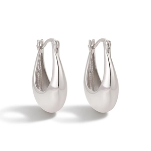 Orecchini a cerchio a U in argento sterling S925 lucido per donna su sfondo bianco