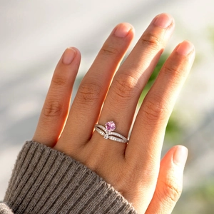 Elegant s925 silver double V-ring with square pink gemstone and pavé diamonds