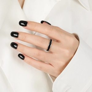Detailed view of S925 sterling silver ring featuring emerald-cut black zircon stones