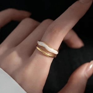 Bague double couche en argent S925 avec émail blanc et anneau doré à effet de vague