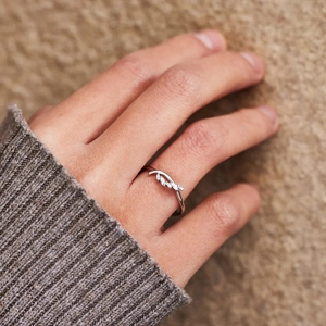 Minimalist S925 sterling silver leaf knot ring with marquise cut stones for women