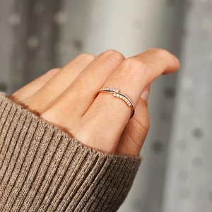 Minimalist S925 sterling silver rose gold wavy ring with double-layered pave diamonds