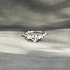 925 Sterling Silver Ring For Women Oval Cut Rhinestone Inlaid White Gold Plated Engagement Wedding Fashion Finger Jewelry