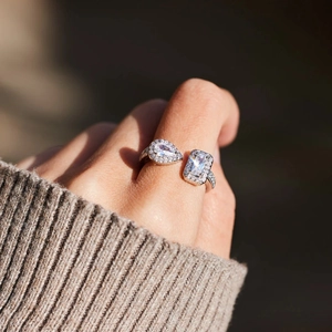 Bague ouverte en argent S925 avec pierres de zircone poire et taille émeraude