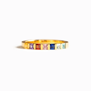 Gold s925 silver ring featuring a row of seven colorful square-cut rainbow gemstones