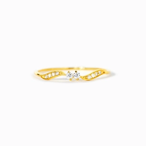 Elegant s925 silver wave ring with double central stones and gold finish for women