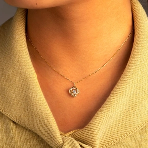 Elegant S925 sterling silver gold four-leaf clover dancing stone necklace on model