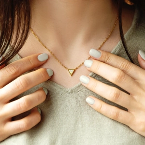 Elegant s925 silver triangle opal necklace in gold plating worn on a model's neck