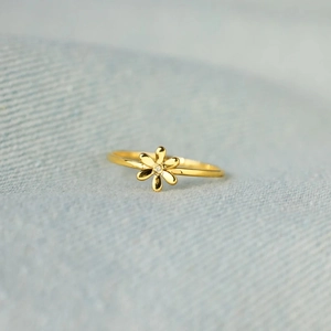 Elegant gold plated s925 sterling silver ring featuring a delicate five-petal flower motif