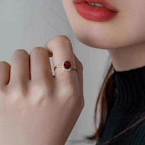 Elegant s925 silver sunflower ring with red zircon stone and gold halo band