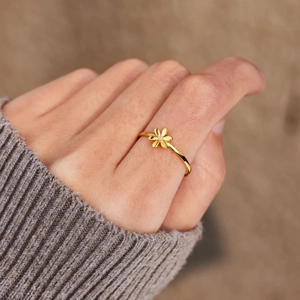 Minimalist S925 sterling silver flower ring in gold finish with a sparkling zircon center