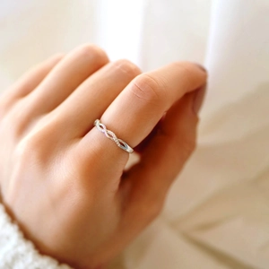 S925 sterling silver infinity ring with sparkling pavé cubic zirconia for women