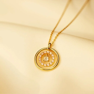 Collier élégant en argent sterling S925 doré avec cercles entrelacés et pendentif cœur