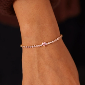 Élégant bracelet tennis en argent s925 avec cœur rose et zircon sur le poignet