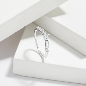 Minimalist S925 sterling silver chevron crown ring with mixed-cut zircon gemstones