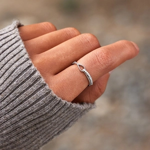 Elegant S925 sterling silver twisted knot ring for women featuring sparkling zircon accents