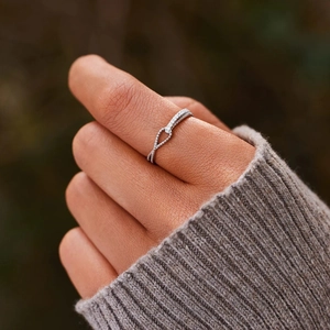 Elegant S925 sterling silver twisted knot ring featuring sparkling cubic zirconia stones