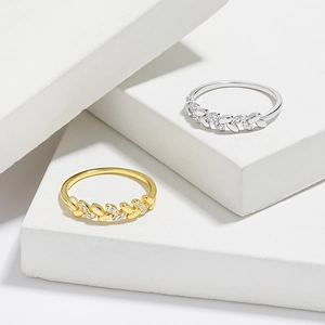 925 Sterling Silver Leaf Petal Ring For Women Simple Rhinestone Inlaid Fashion Finger Ring Western Style Jewelry Gift