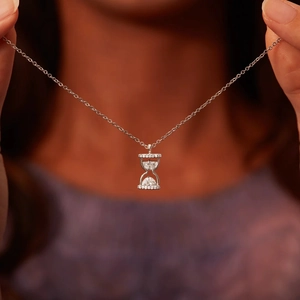 Collier sablier minimaliste en argent sterling S925 orné de zircons étincelants