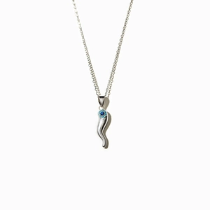 Collier avec pendentif corne et œil maléfique en argent 925 avec détail d'œil bleu sur blanc