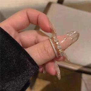 Double layered S925 silver ring with sparkling cubic zirconia on a woman's finger