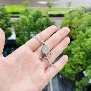Lustige s925 Silber Strichmännchen Halskette mit lächelndem Gesicht und Mittelfinger