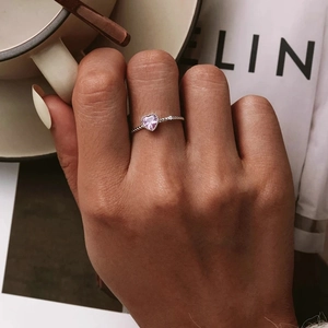 S925 sterling silver ring with heart-shaped pink zircon and twisted rope band on hand