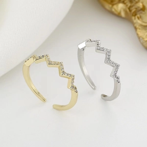 Elegant s925 silver wave heartbeat rings with zircons in gold and silver finish