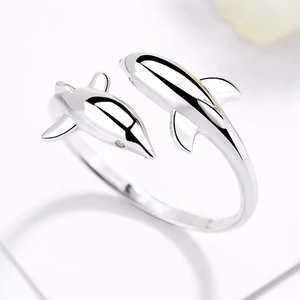 Anello aperto in argento S925 lucido con doppio delfino e occhi in zircone lucente