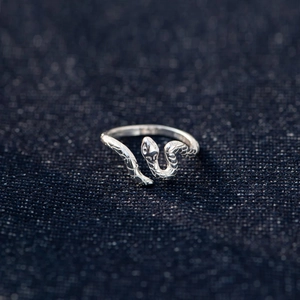 Minimalist s925 sterling silver snake ring with textured scales and adjustable open band