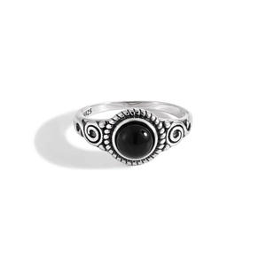Retro S925 sterling silver ring featuring a round black agate and vintage engraved details