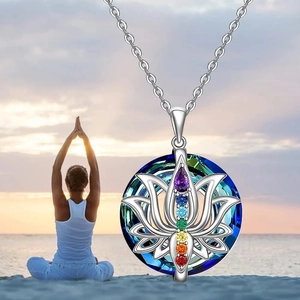 Collana loto in argento S925 con cristalli colorati dei sette chakra e pietre azzurre