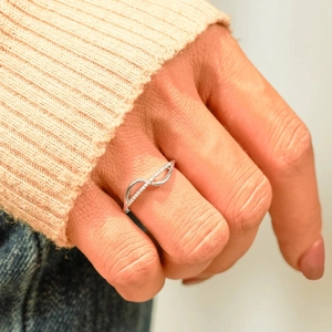 Minimalist S925 sterling silver infinity wave ring with zircons on a woman's finger