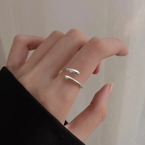 Minimalist s925 sterling silver open ring with elegant water drop design on female hand