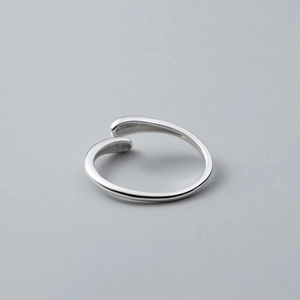 Close-up of minimalist S925 sterling silver hug ring with polished teardrop ends